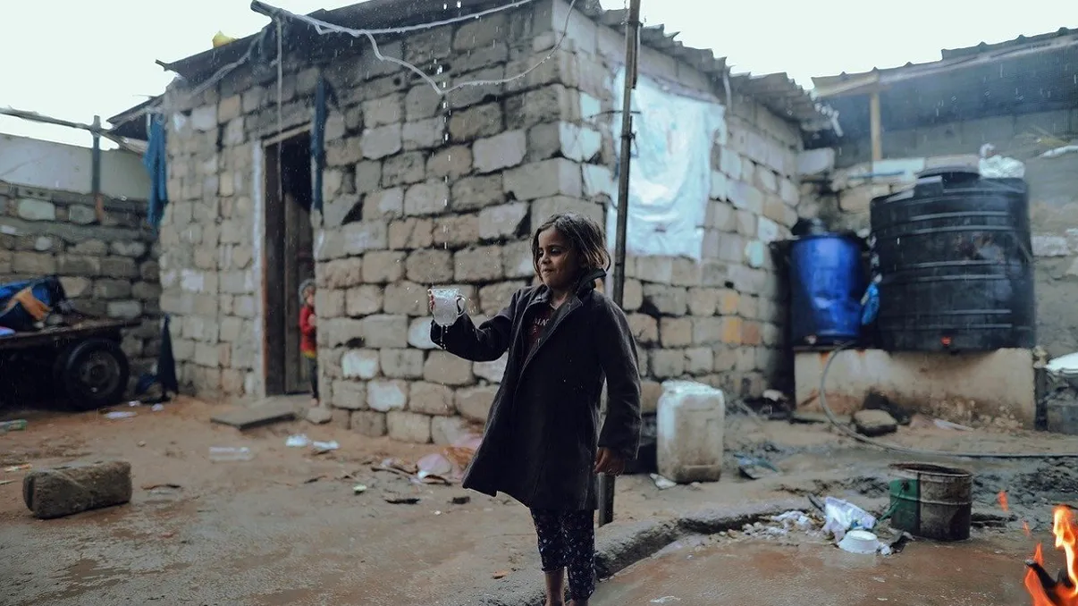 Sărăcia ne ajunge la os: oamenii sunt tot mai necăjiți, banii nu mai au valoare, viața e scumpă și grea