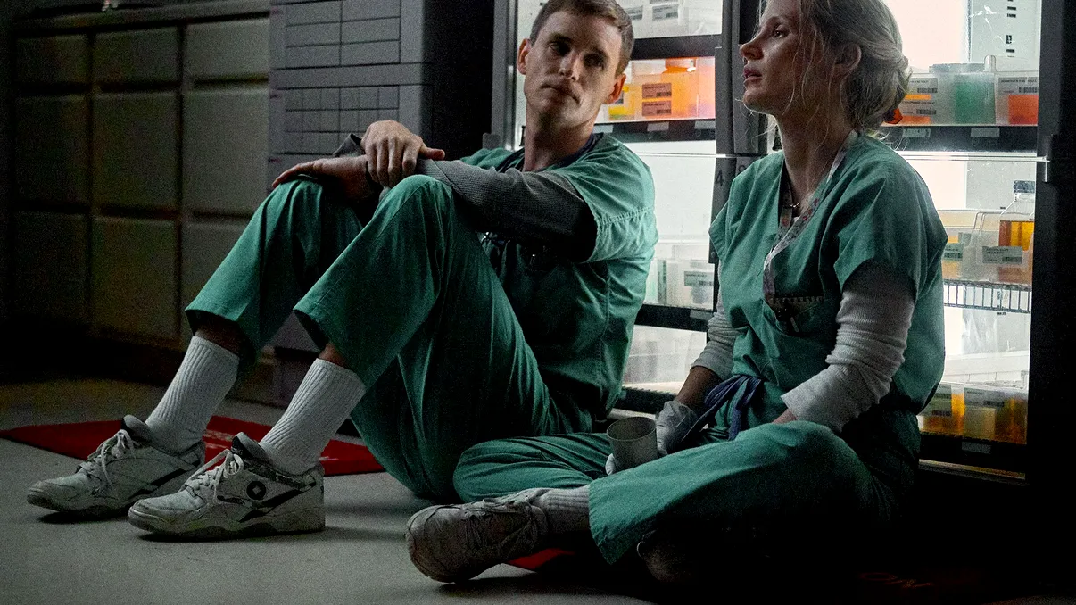 Netflix a lansat un trailer pentru viitorul film The Good Nurse, cu Jessica Chastain și Eddie Redmayne în rolurile principale