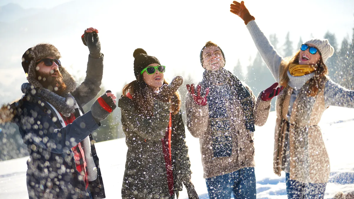 Românii se plâng de sărăcie, dar planifică vacanțe de lux: unde ne petrecem sărbătorile de iarnă - aceasta e dilema, nu criza economică