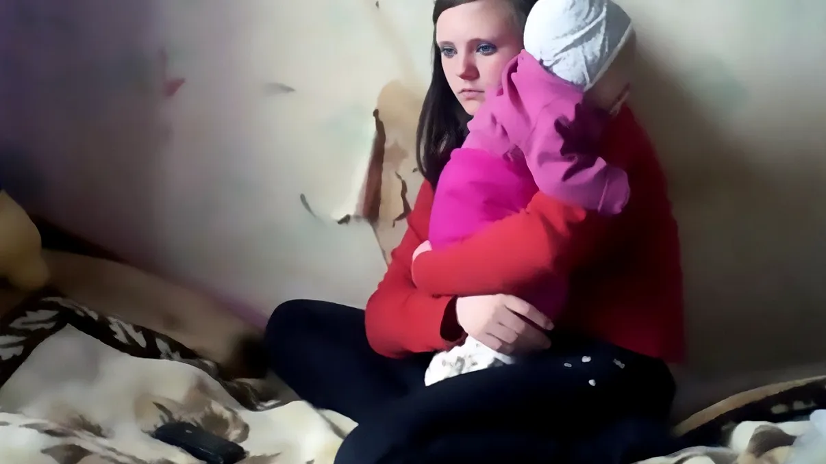 Cea mai tânără mamă din Europa este în România, dar realitatea e și mai gravă. În ce județ locuiesc cele mai multe minore care aduc pe lume copii