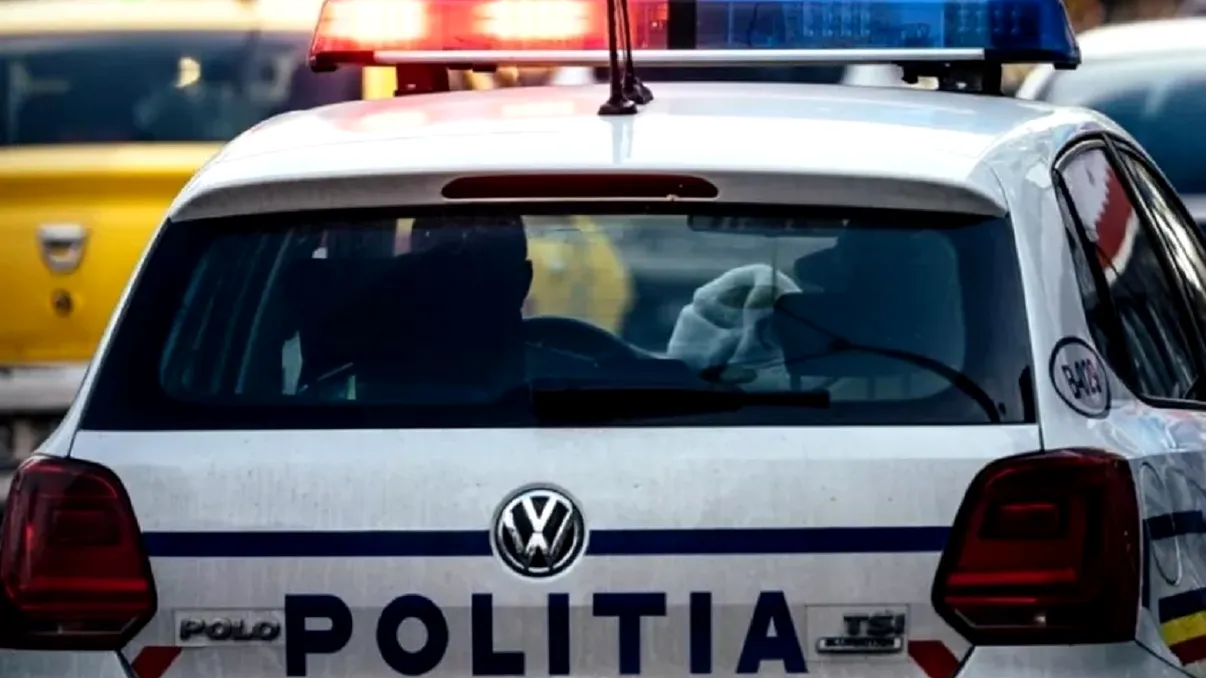 FOTO Panică la Oradea: O mașină de Poliție a luat foc în mers. Ce au aflat anchetatorii