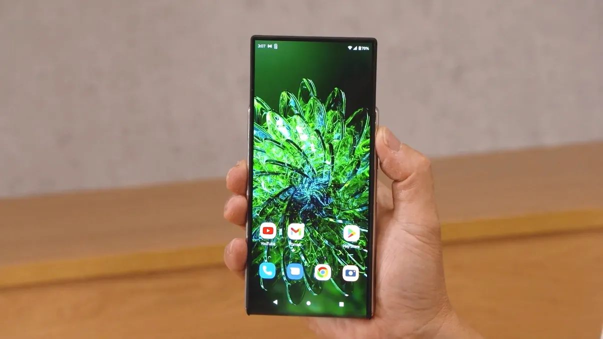 Motorola „se înfige” în lumea rulabilelor: ce știe să facă noul telefon, de ce ar putea fi un produs apreciat