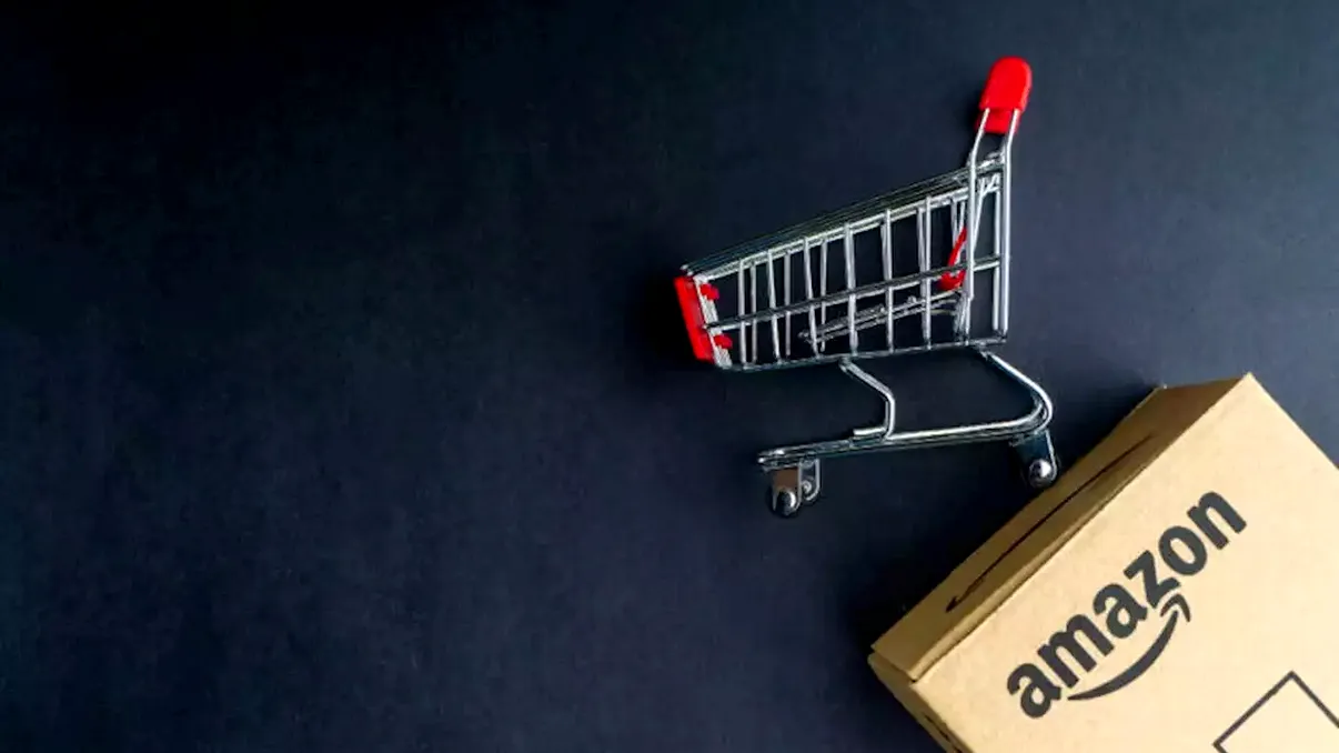 Amazon ar putea „da de belea”. Gigantul, acuzat de înșelătorie: câți bani va plăti, dacă pierde procesul