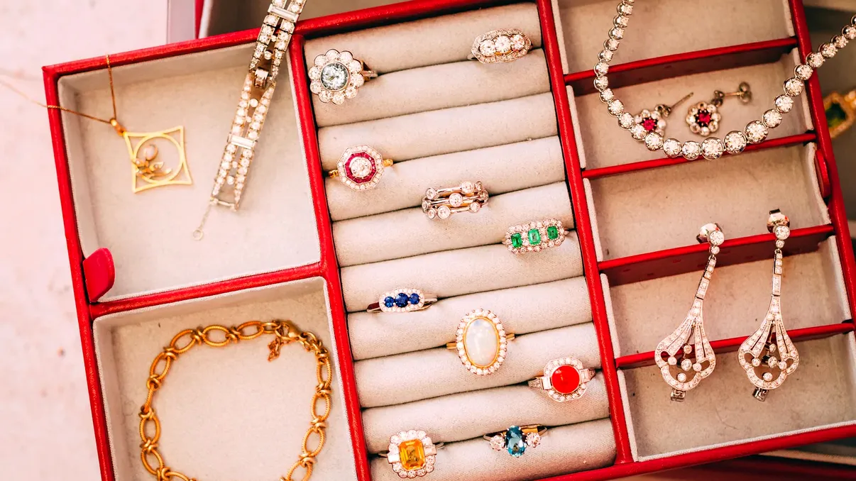 ANAF ”bate” eMag de Black Friday 2022: oferta la aur, argint și pietre prețioase pe care nu ai văzut-o niciodată de la Fisc