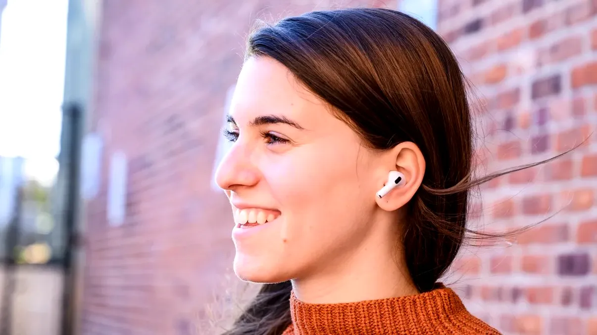 AirPod-urile pot funcționa la fel de bine ca și aparatele auditive scumpe, conform cercetătorilor