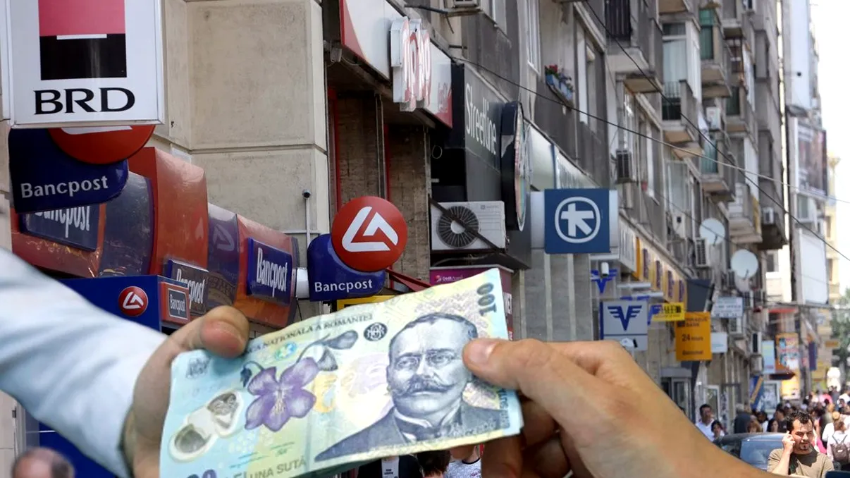 Nu doar dobânda contează când faci un credit la bancă: detaliul ignorat de mulți români ce ajung în sapă de lemn