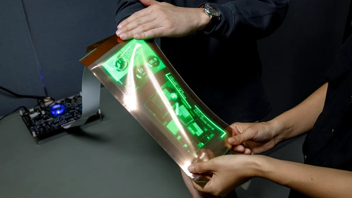 Primul display extensibil vine de la LG: cum poate fi întins ecranul flexibil