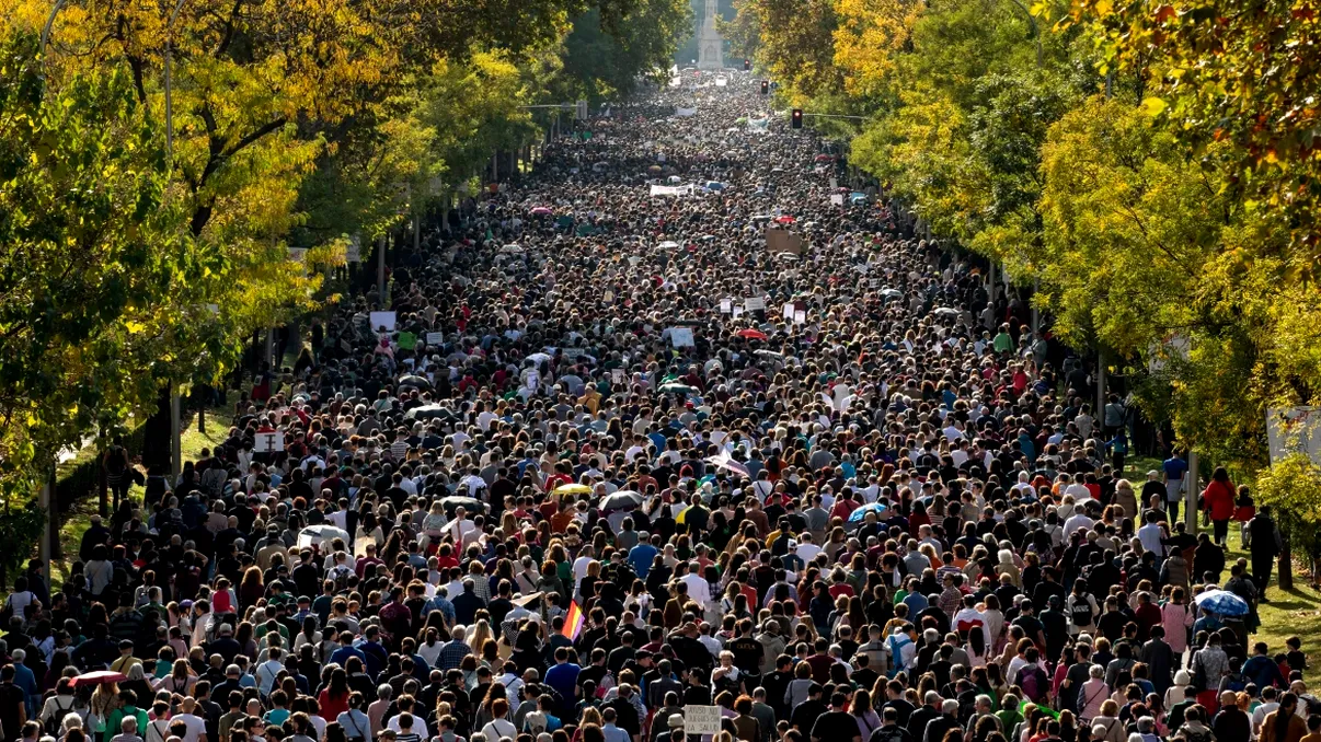 Proteste masive în Madrid. Peste 200.000 de persoane au ieșit în stradă. Sănătatea publică, motivul indignării