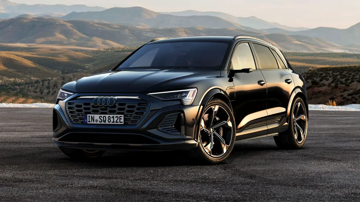 Audi a lansat cel mai „smart” SUV al său: cât costă, când apare și ce face Q8 50 e-tron