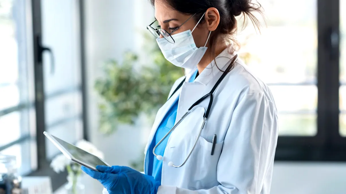 Țara care rămâne fără medici: de ce există această criză, unde se situează România