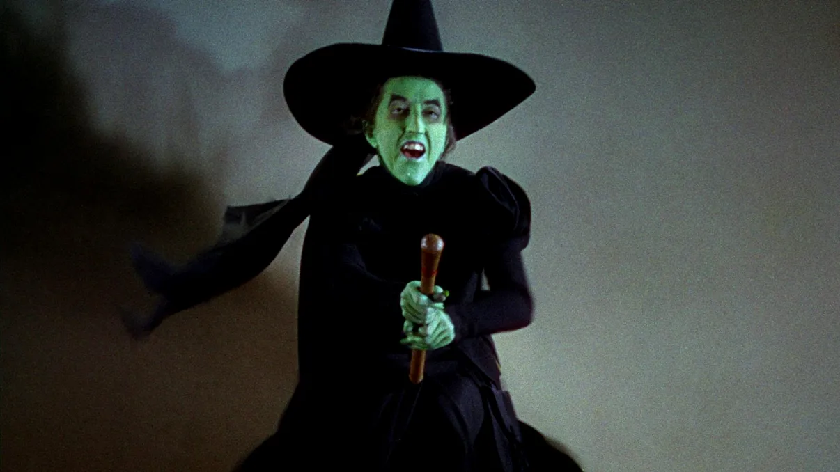 Vrăjitoarele, încă pe „val”: câți oameni cred, în 2022, în magia neagră sau albă