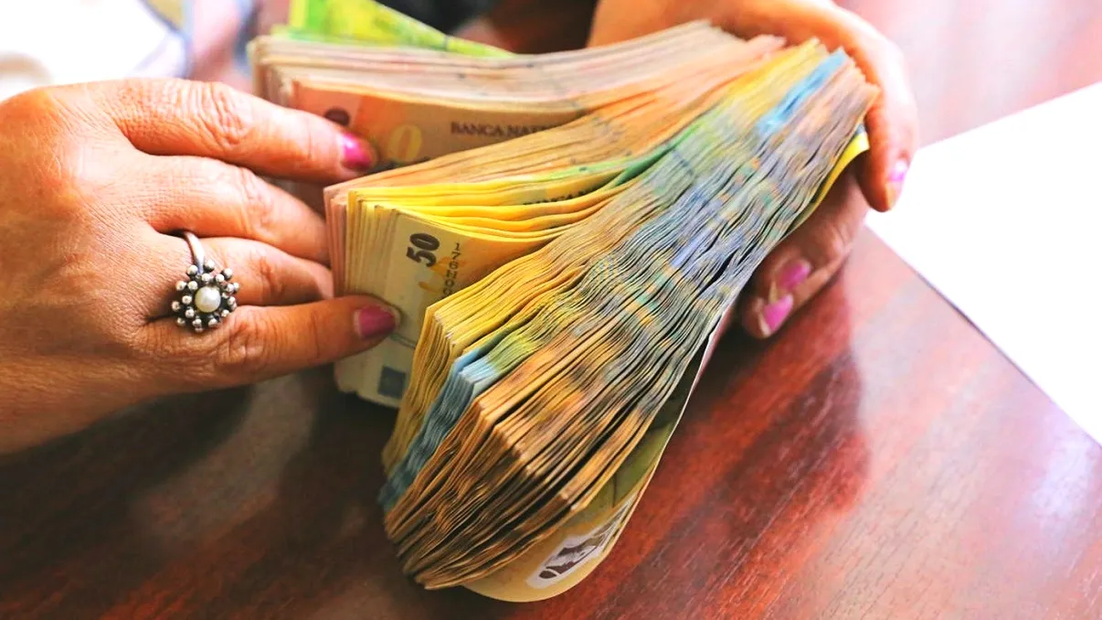 Se întâmplă cu salariile acestor români de la 1 ianuarie 2023: majorarea de 10%, garantată