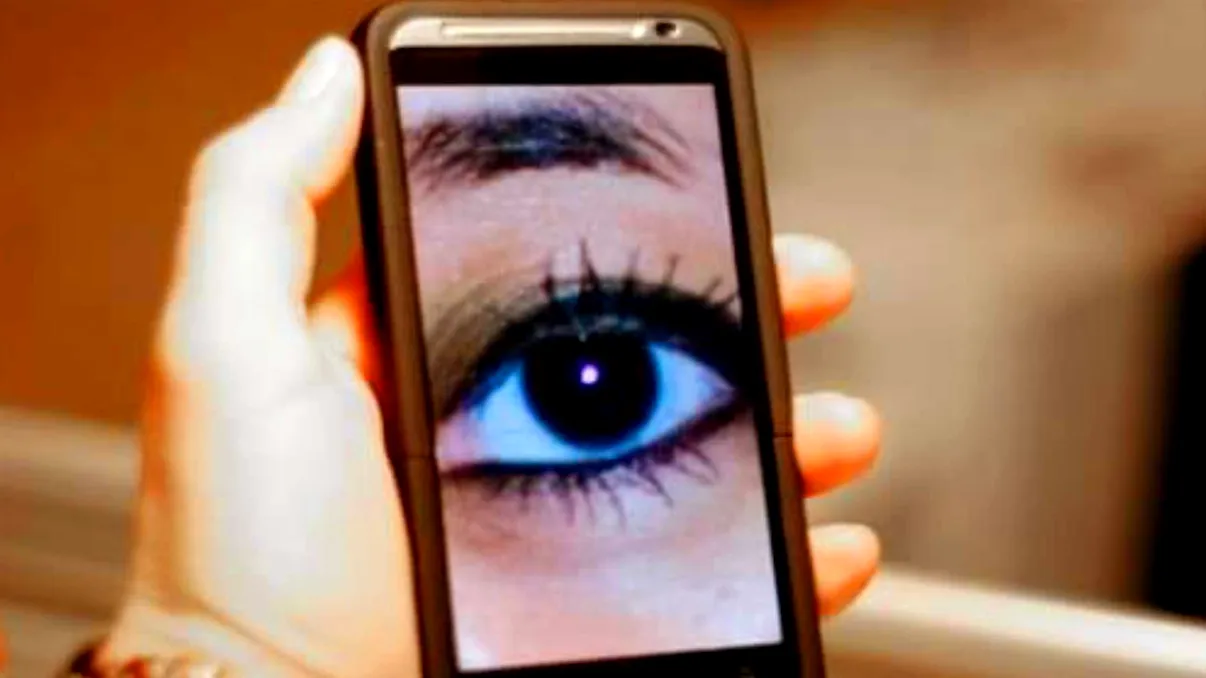 Atenție, români. Detaliul de pe telefonul tău mobil care arată ca ești spionat
