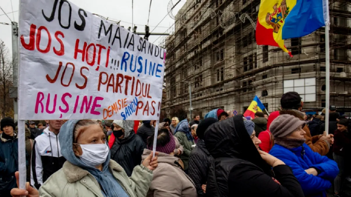 Cine se află în spatele protestelor din Republica Moldova și vrea să dea jos guvernul. De unde vin banii