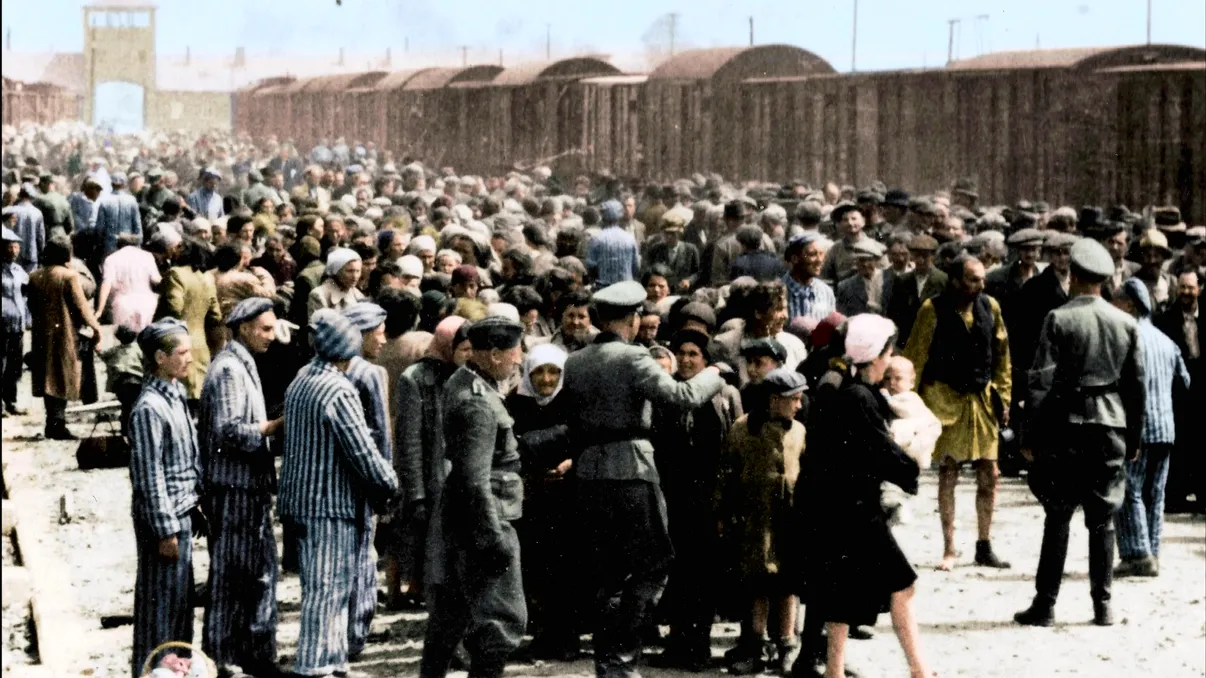 Îndrăgostită de un neamț, a ajuns să nască într-un lagăr de exterminare. Întoarsă în România, securiștii au batjocorit-o pe „Veta Nazista”