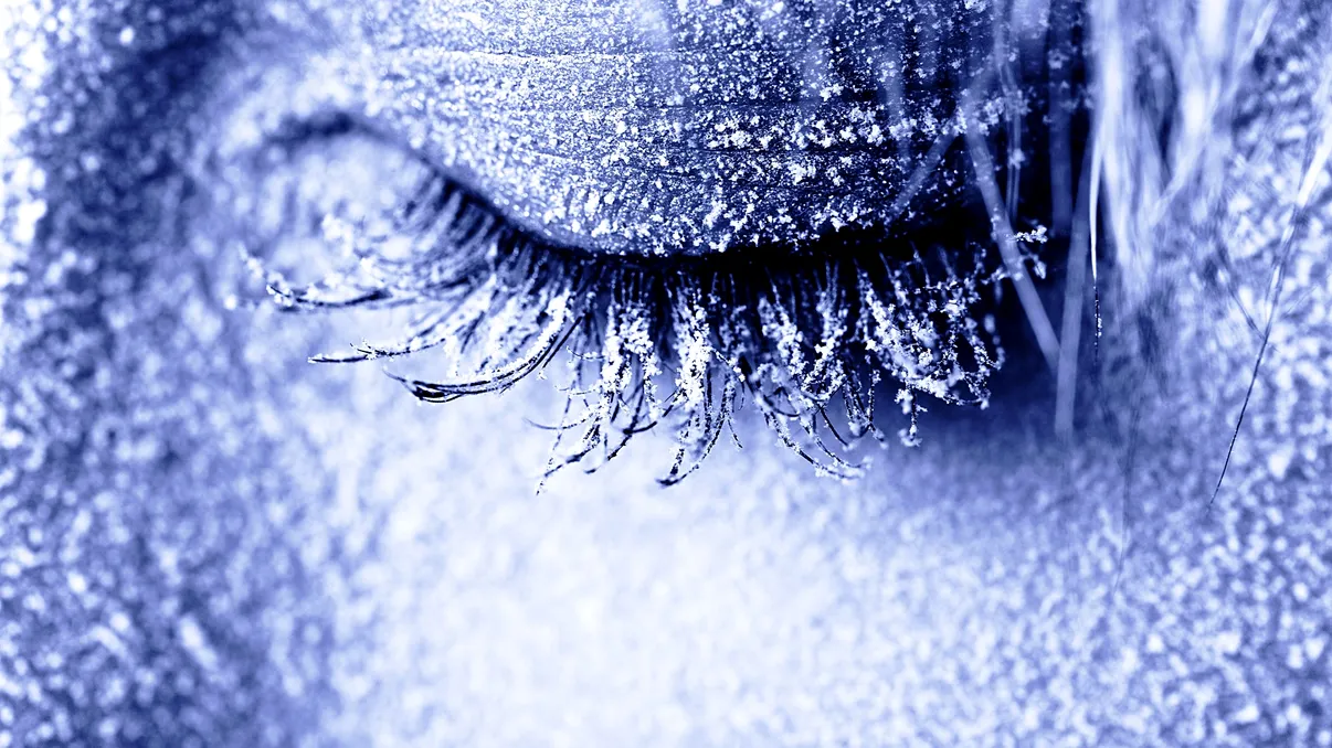 Femeia care a supraviețuit înghețată „ca o bucată de carne”: “Corpul era rece, exact ca o bucată de carne scoasă din congelator”. Cum a fost posibil