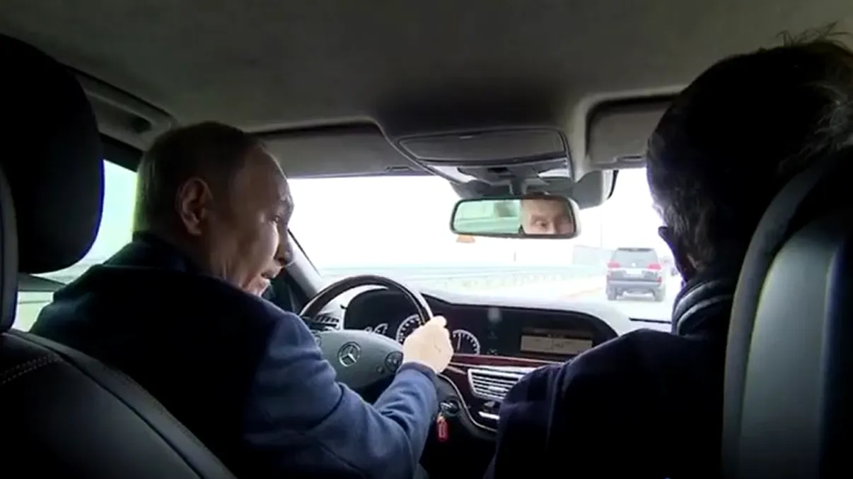 Podul Crimeii s-a redeschis pentru traficul rutier. Putin a condus personal o mașină pe acesta VIDEO