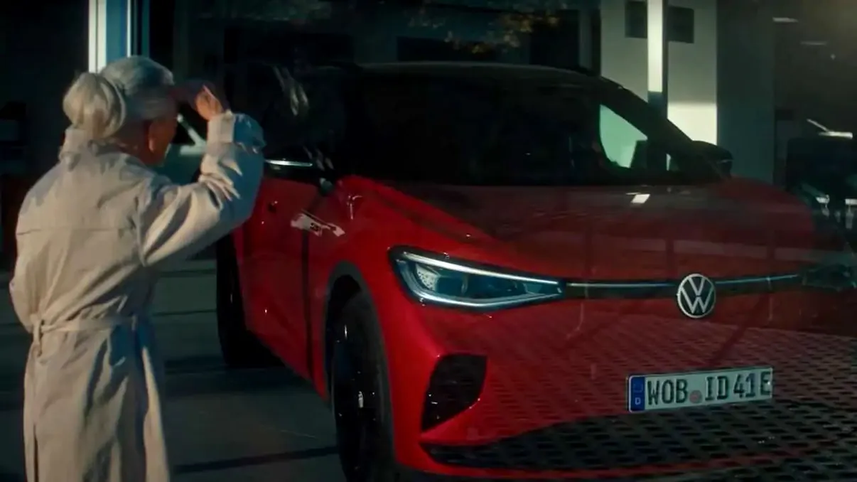 VIDEO Bunicuța din Germania care ți-a vândut un Volkswagen ”puțin folosit” face cea mai bună reclamă