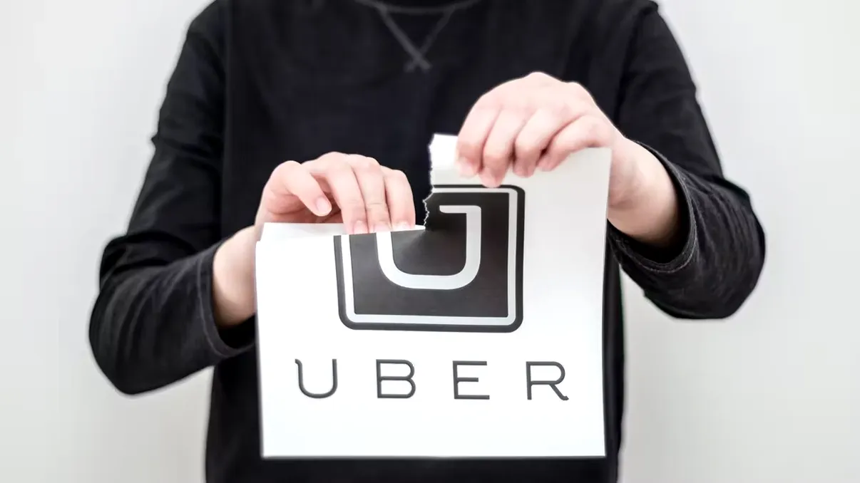 Amendă usturătoare pentru Uber, după ce și-a fraudat clienții: ce trebuie să știe utilizatorii