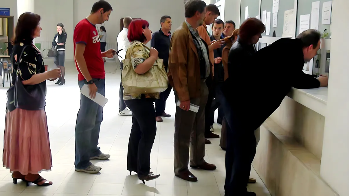 Schimbarea de la 1 februarie pentru toți românii. S-a  dat lege, nu trebuie să mai stai la cozi pentru acest act