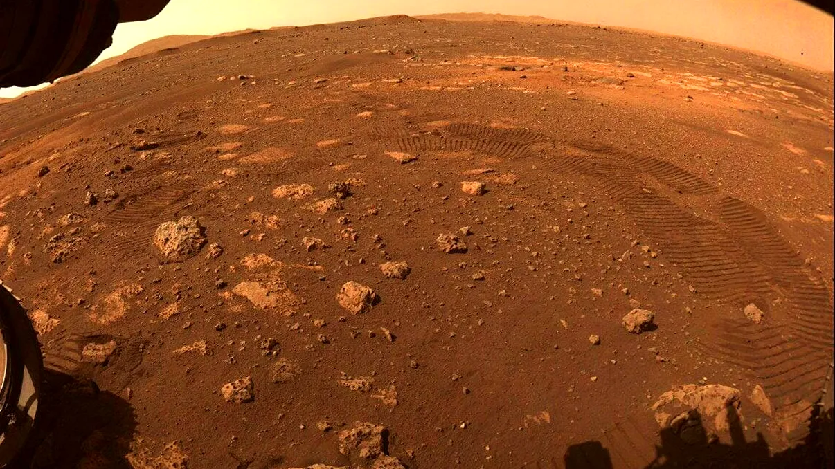 NASA a descoperit un 'urs' pe Marte: imaginile care declanșează pareidolia pe internet