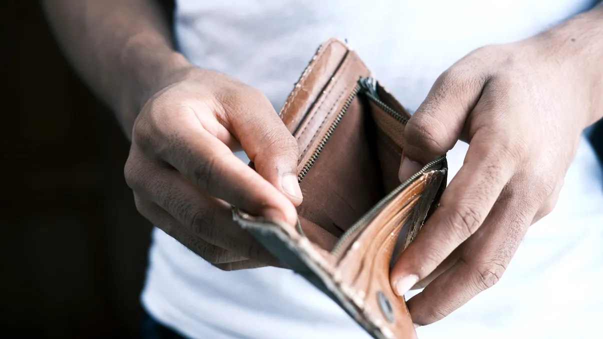 Țara cu sute de mii de români care va fi cel mai puternic lovită de recesiune în 2023. Milioane de oameni vor fi afectați