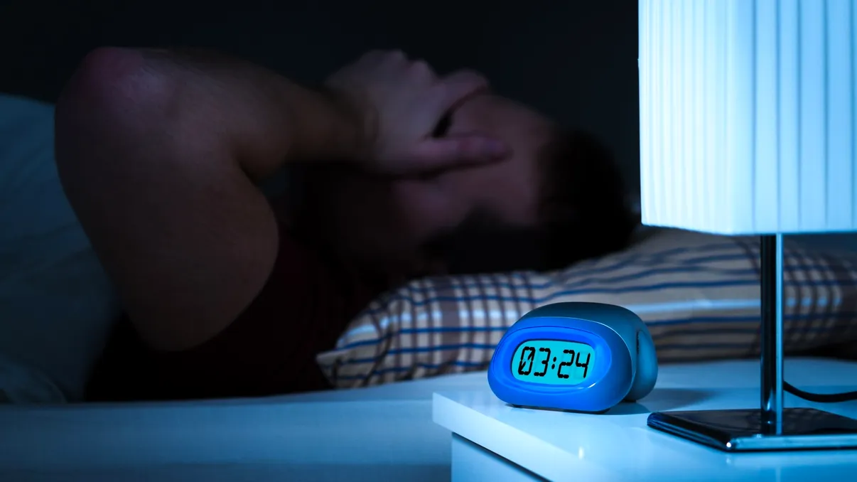 De ce te simți mai rău noaptea, decât ziua, atunci când ești bolnav: explicația oamenilor de știință