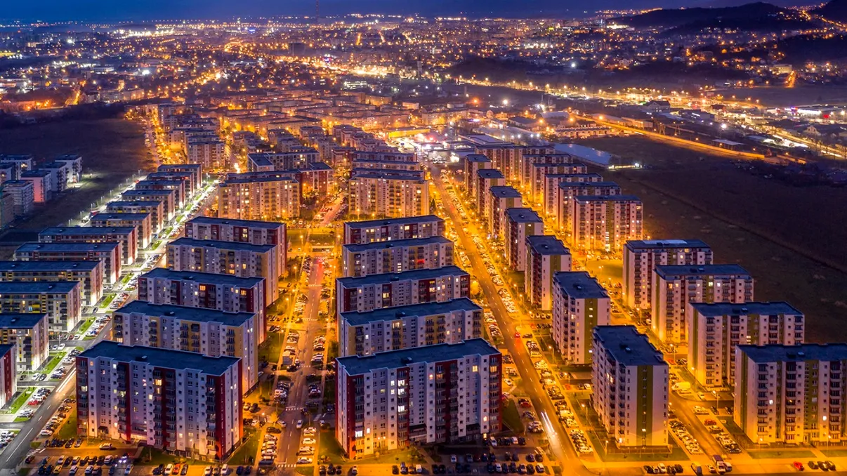 Bula imobiliară a explodat deja din decembrie: ce se întâmplă cu prețurile la apartamente peste ocean, dar în România