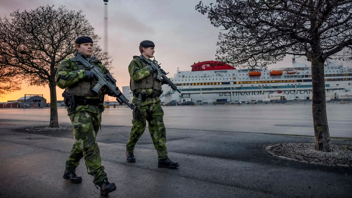 Statul care reintroduce recrutarea civililor de teama Rusiei: „Experiențele din Ucraina sunt clare”