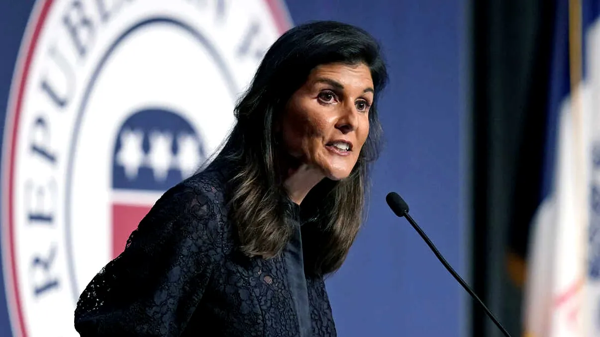 Cine este Nikki Haley, candidata la prezidențiale din SUA. Trump se luptă cu o colegă de partid pentru funcție
