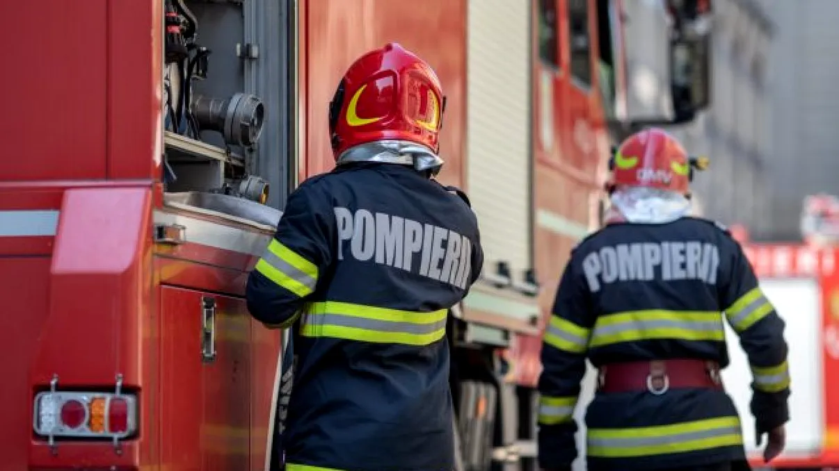 Incendiu pe A3, un TIR a luat foc. Pericol mare de explozie, traficul este blocat