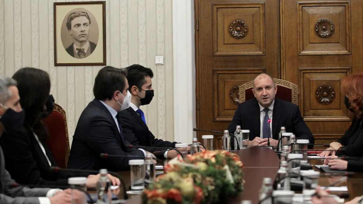 Președintele bulgar dizolvă parlamentul și convoacă alegeri anticipate în aprilie. Al 5-lea scrutin în 2 ani