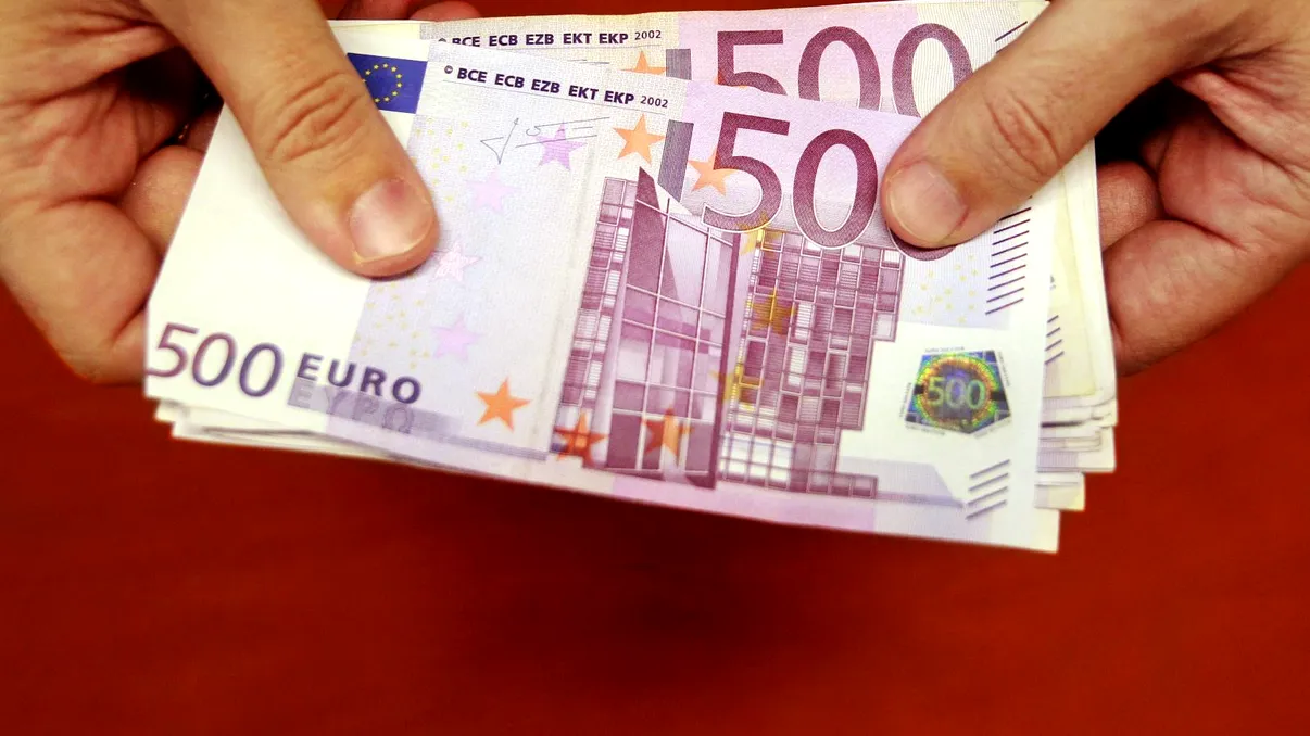 A muncit în străinătate, s-a întors cu 50.000 de euro în buzunar și vrea să investească în România. Ce i s-a spus că ar fi bine să facă
