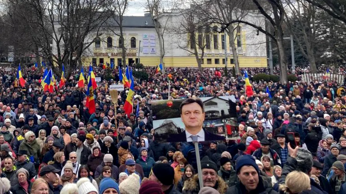 VIDEO „Jos Maia Sandu!”. Protest masiv la Chișinău, moldovenii proruși au ieșit în stradă