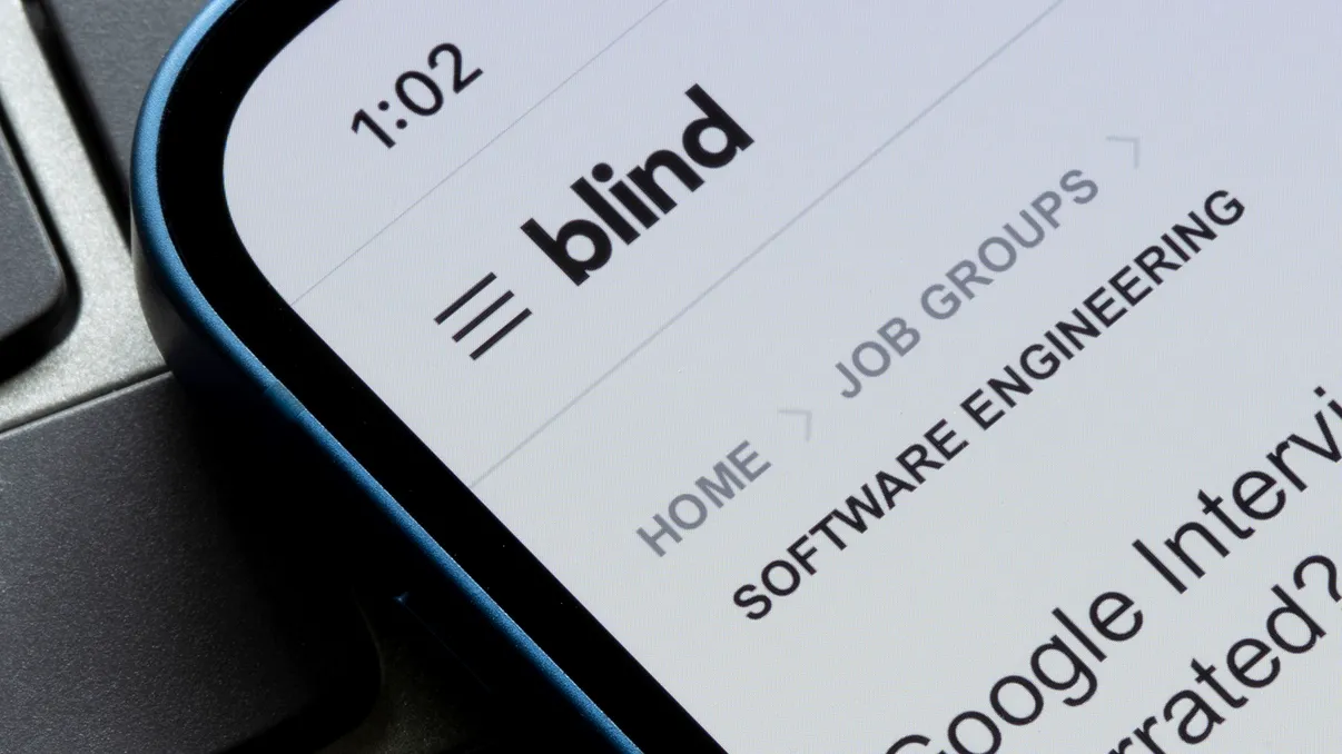 LinkedIn nu mai e aplicația preferată de oamenii care vor să se angajeze: ce este Blind