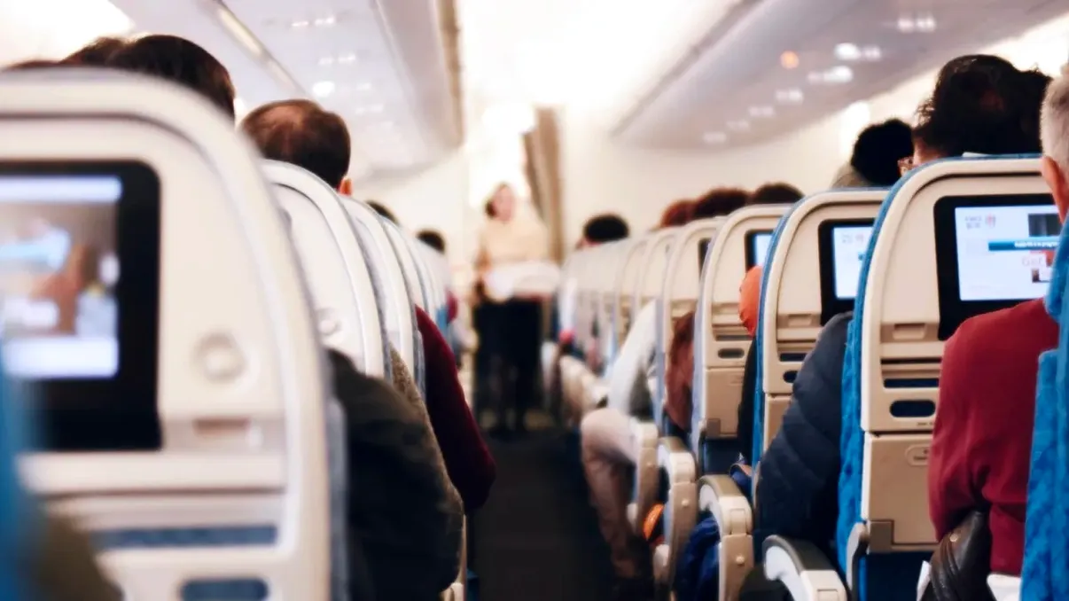 Care este cel mai sigur loc într-un avion? Ce spun experții în aviație