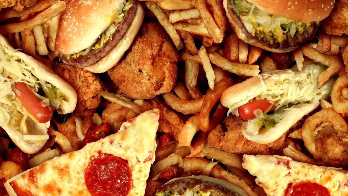 Alimentele procesate, „cancerul” creierului: avertismentul cercetătorilor în alimentație