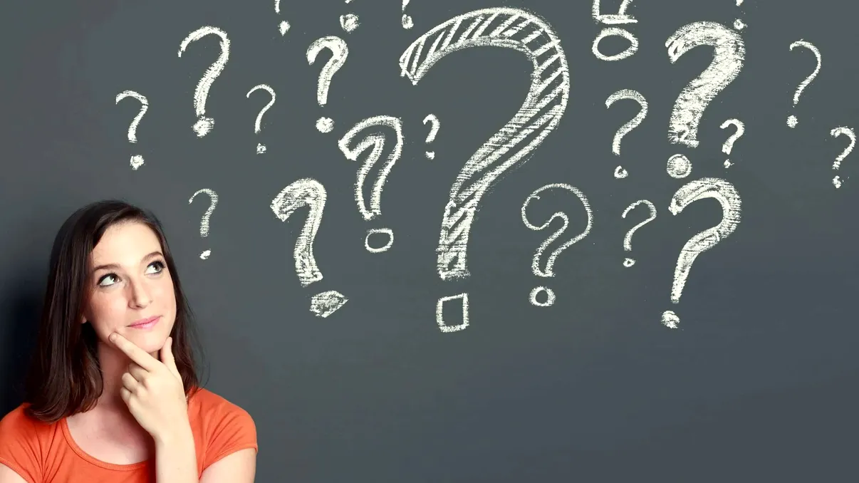 Obiceiurile noastre de zi cu zi, de unde vin, ce semnifică: de la buchetul de mireasă aruncat înspre domnișoarele de onoare, la celebrul „deget mijlociu”