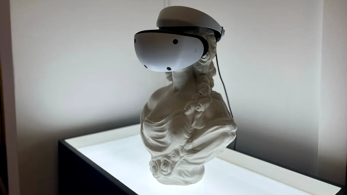 Sony PlayStation VR 2, preț și disponibilitate în România: realitatea virtuală nu a arătat niciodată așa de bine