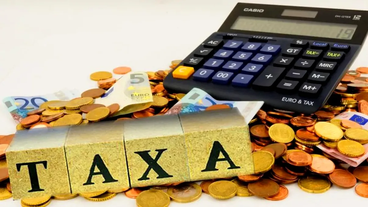 O nouă taxă dură pentru aproape toți românii: plătești dacă ai mașină pe benzină sau motorină și centrală de apartament