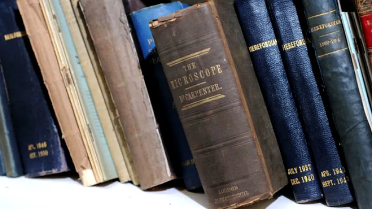 Descoperire inedită într-o bibliotecă din România. A stat „ascuns” zeci de ani, nimeni nu se aștepta la asta FOTO