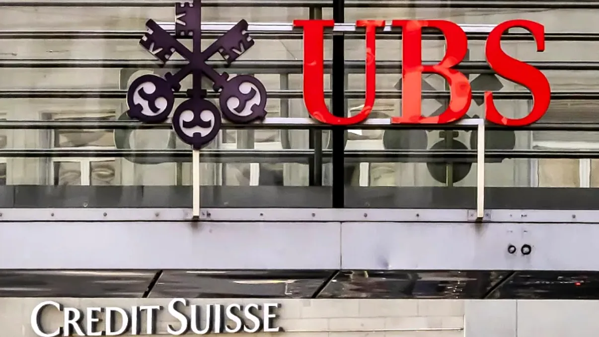 Mutare de ultimă oră pe piaţa bancară: UBS a cumpărat Credit Suisse. Tranzacția care amână criza globală