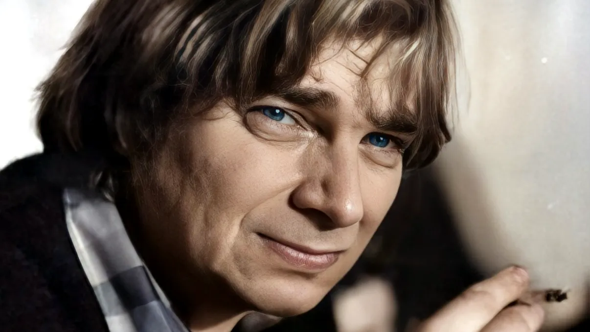 Viața lui Nichita Stănescu, un melanj de artă și vicii. Ultimele cuvinte ale geniului răpus de alcool: „Respir, doctore, respir”