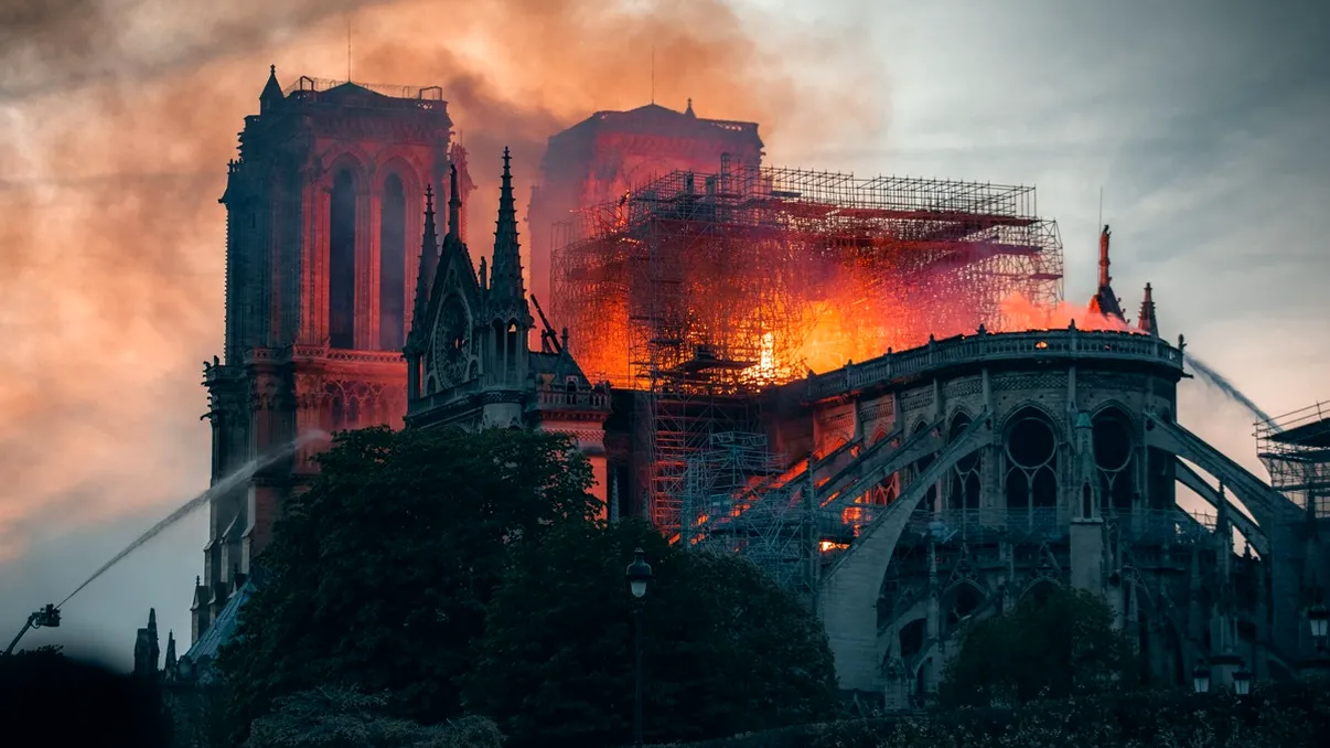 Necazul unora, bucuria altora: ce au descoperit arheologii la catedrala Notre Dame, după incendiul din 2019