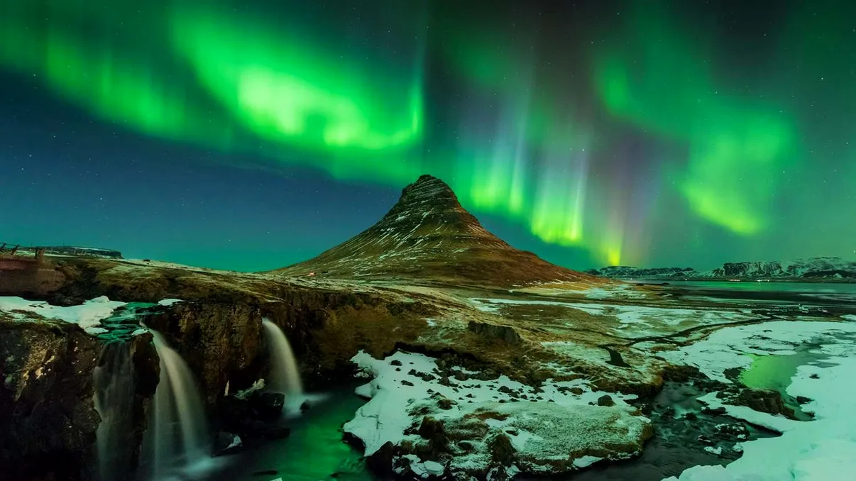 Spectacol de lumini pe cer: când vezi aurora boreală și, mai ales, de ce apare iar