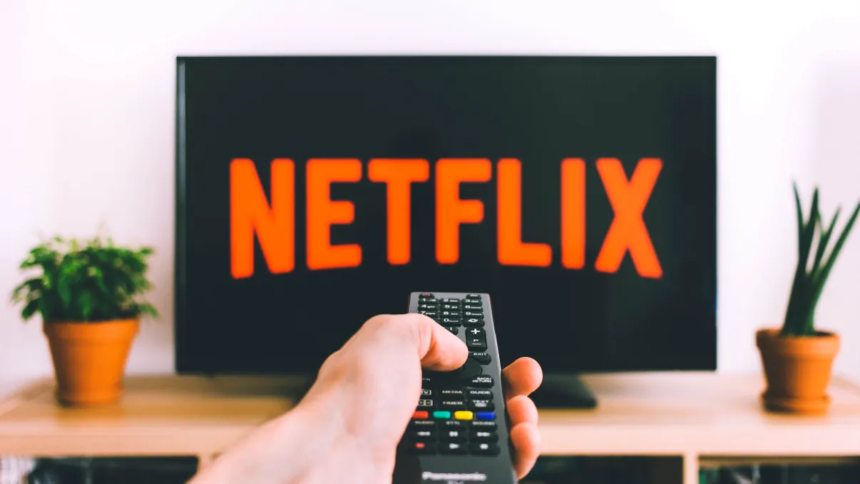 Filmul românesc de pe Netflix care te va marca: povestea despre iluzia de a te îmbogăți în România, cu Dan Chișu