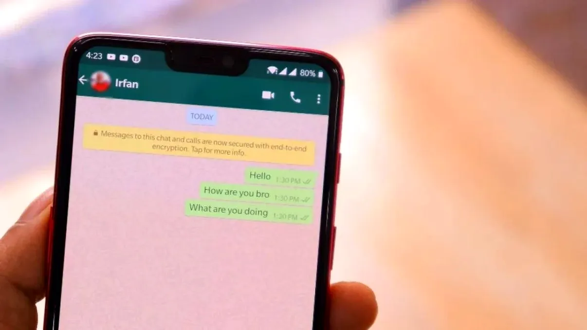 Cum citești mesajele primite pe WhatsApp fără să le deschizi: trucul pe care trebuie să-l știi
