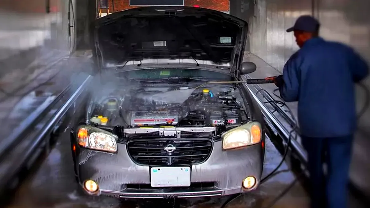 De ce să nu speli motorul mașinii la jet de apă. Greșeala care strică imediat vehiculul