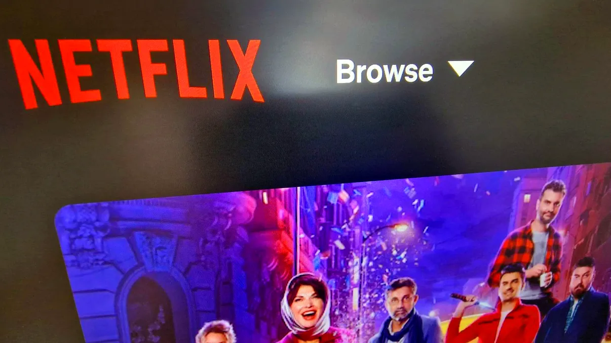 Filmul românesc de pe Netflix la care vei râde în hohote: Bucureștiul, așa cum îl știm toți, cu bune, cu rele