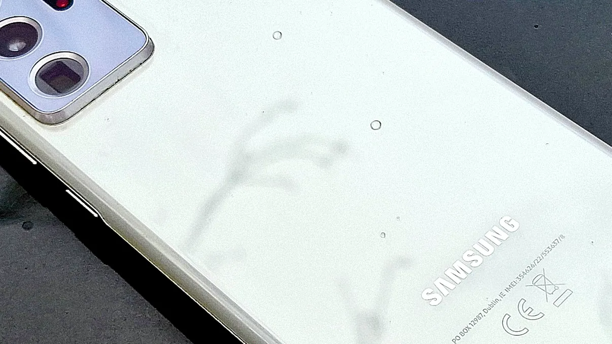 Una caldă și alta rece pentru cei cu telefoane Samsung. Schimbarea Android care nu e pentru oricine